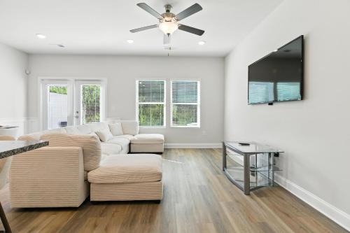 Easley House | Charming Easley Retreat with Private Yard townhouse