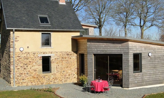 St-Denis-le-Vetu Cottage | Discover Gite Ouville: 2 Bedrooms with Spa & Breakfast