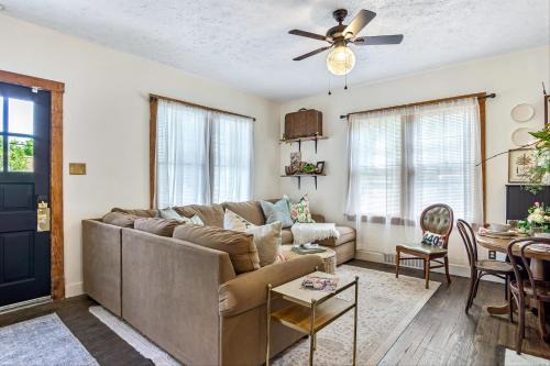 Edwardsville House | Welcoming Edwardsville Home Steps from Downtown Attractions