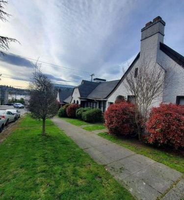 Eastlake Apartment | Charming English Tudor by Lake Union, Pet Friendly Getaway