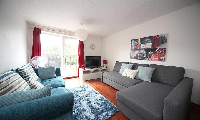Bletchley Apartment | Inviting 1-Bedroom Flat in Milton Keynes - Guest Rated 9/10