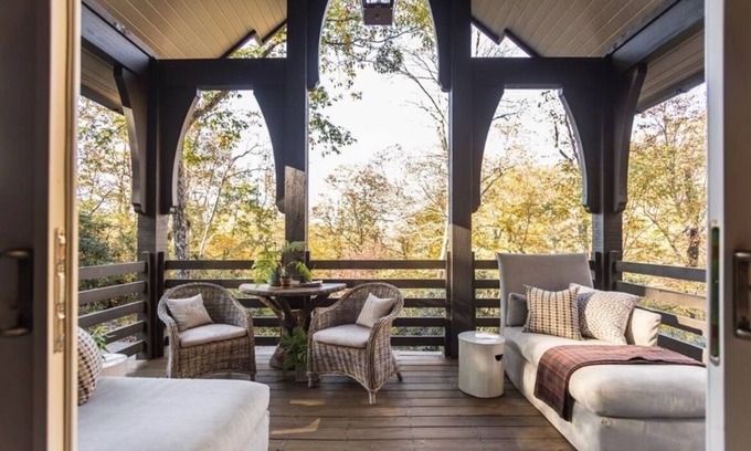 Highlands Falls Cottage | Idyllic Retreat at Highlands Falls Country Club with Spa