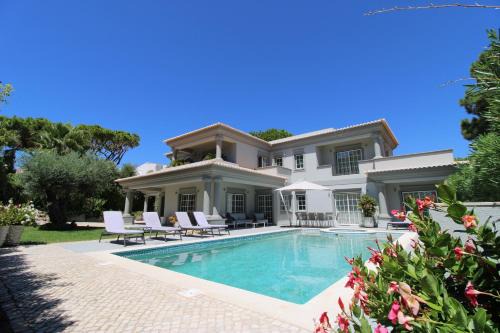 Vale do Garrao Villa | Golf Villa Retreat with Ocean Views in Algarve, Rated 8.9/10