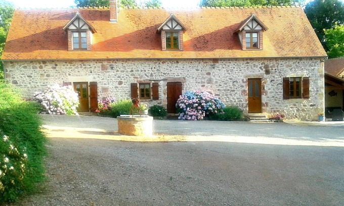 Haut-Bocage Cottage | Gite Haut-Bocage-Maillet: Pet-Friendly Retreat with Spa