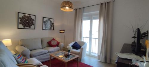 Sao Jorge de Arroios Apartment | Family-Friendly Apartment with Ocean View and Pool
