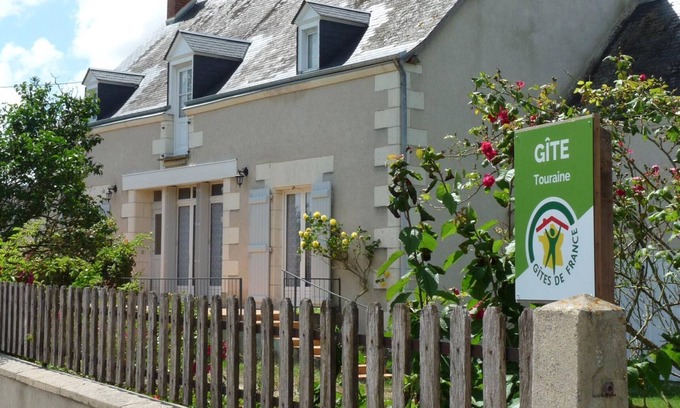 Manthelan Cottage | Relaxing Gite Manthelan: Ideal for Family Getaways