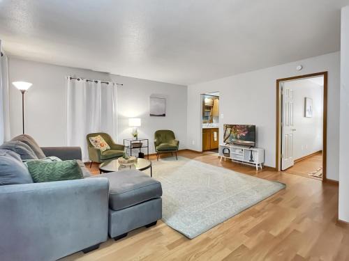 Des Moines House | Family-Friendly 3BR Duplex Near Drake for Memorable Stays