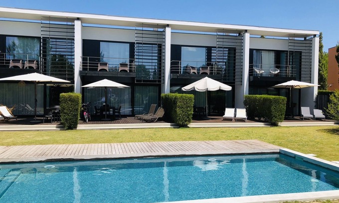 Setubal Villa | Family-Friendly 3-Bedroom Golf House with Pool in Troia