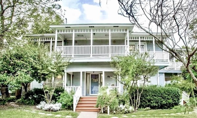 McKinney House | Pet-Friendly 4 Bedroom Getaway in Downtown McKinney