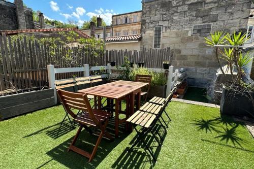 Lormont House | Radiant House with Terrace - Perfect for Families