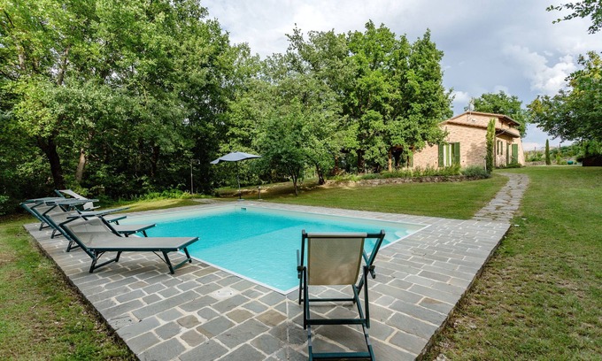 Marciano della Chiana House | Idyllic Tuscan Farmhouse with Private Pool & Garden Retreat