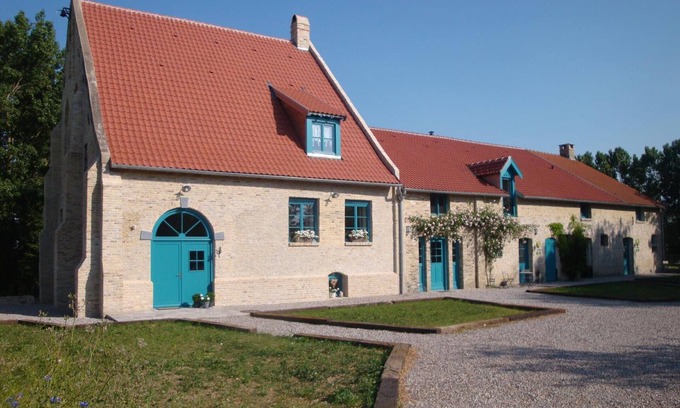 Quaedypre Cottage | Gite Quaëdypre: 2-Bedroom Retreat with Spa & Breakfast