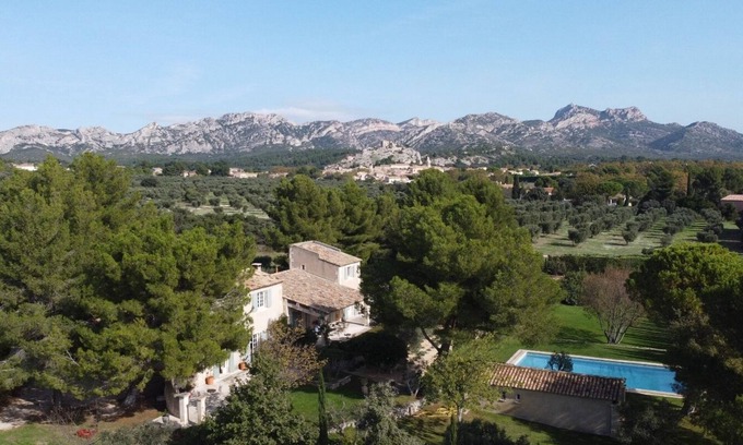 Aureille Other | Charming farmhouse with large swimming pool and magnificent view of the Alpilles mountains