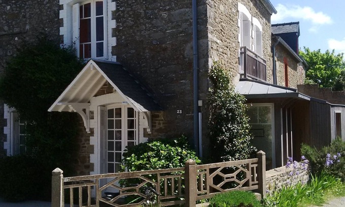 Saint-Briac-sur-Mer House | Riverside Fisherman's House with Ocean View & Top Ratings