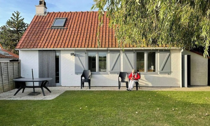 De Panne House | Cozy Fisherman’s House with Pool and Private Garden