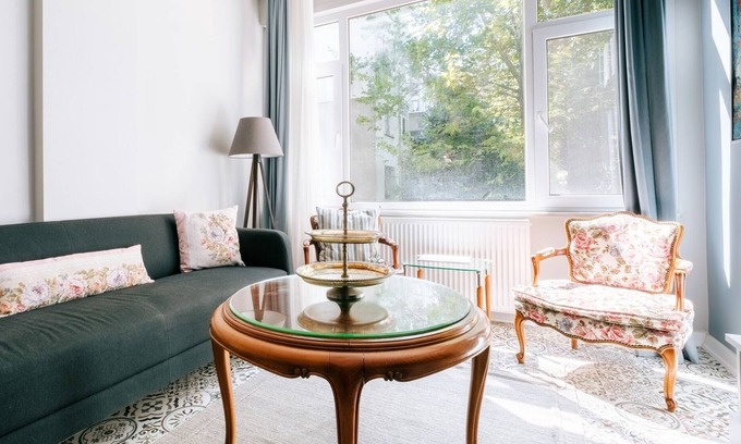 Moda Apartment | Convenient Flat Near Bull Statue in Kadikoy with Kitchen