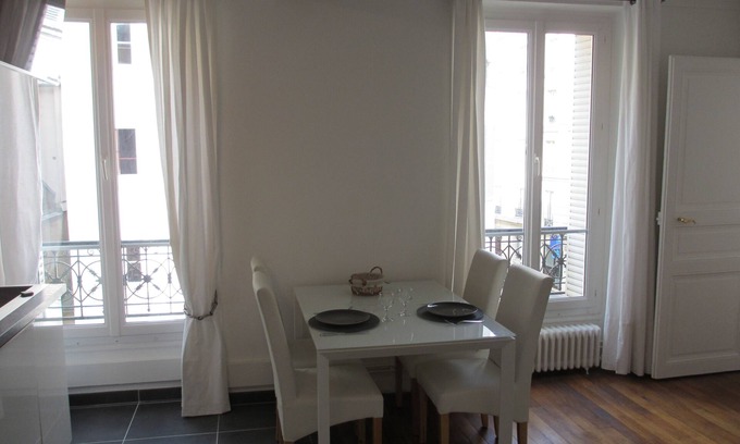 Batignolles Apartment | Stylish Central Flat with Kitchen & High Guest Rating 9.8