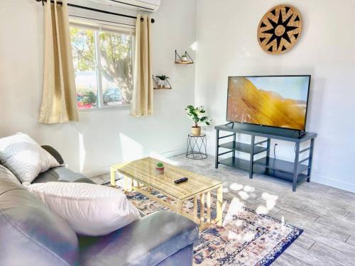 Lincoln Acres Apartment | Family-Friendly Flat Close to City - 4-Star Excellence