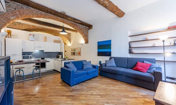 Molo Apartment | Cozy Flat Steps from Genoa's Aquarium with Kitchen Access