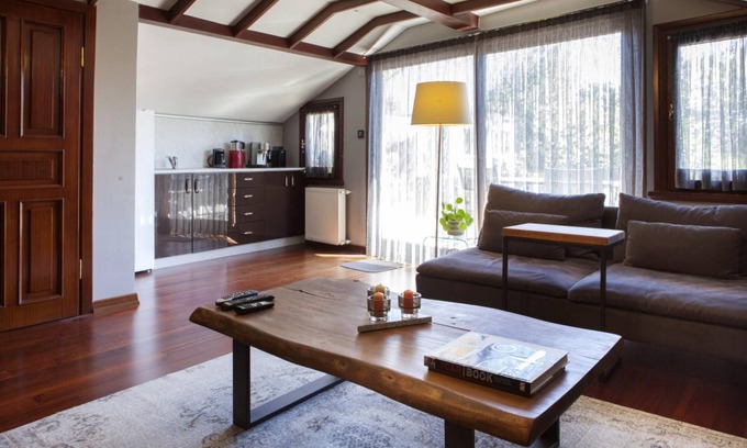 Yenikoy Mahallesi Apartment | Delightful Flat with Terrace in Yenikoy - Child Friendly!