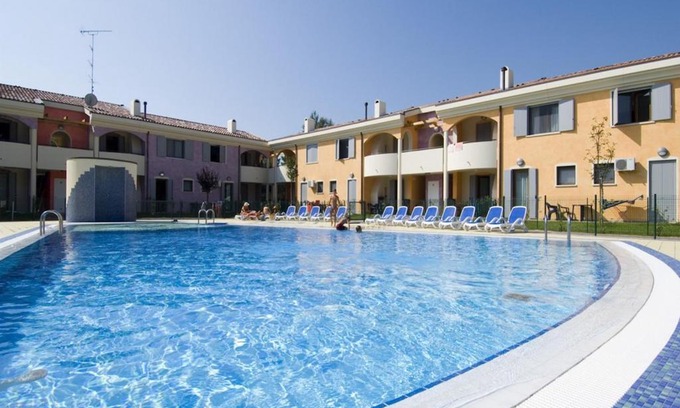 Bibione Lido del Sole Apartment | Inviting Flat with Pool and Pet-Friendly Amenities