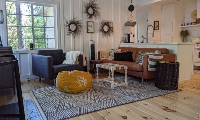 Fern Valley Cottage | Cozy Fox Cottage with Fire Pit & Kitchen Amenities