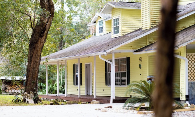 Chuluota Other | Serene Forest Farmhouse: Nature Retreat with Spa & Hot Tub
