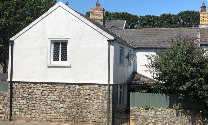Wick Cottage | Idyllic Oceanfront Cottage with Breakfast in Vale of Glamorgan