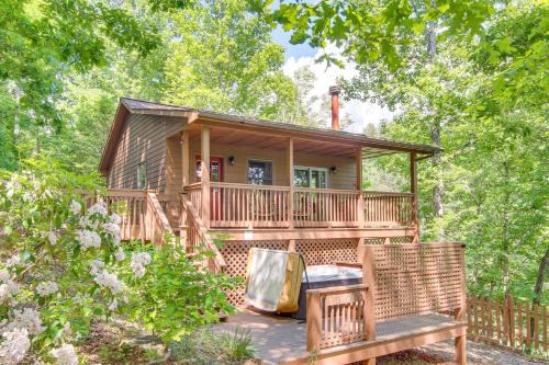 Whittier House | Welcoming Fox Den Cabin in Whittier with Hot Tub