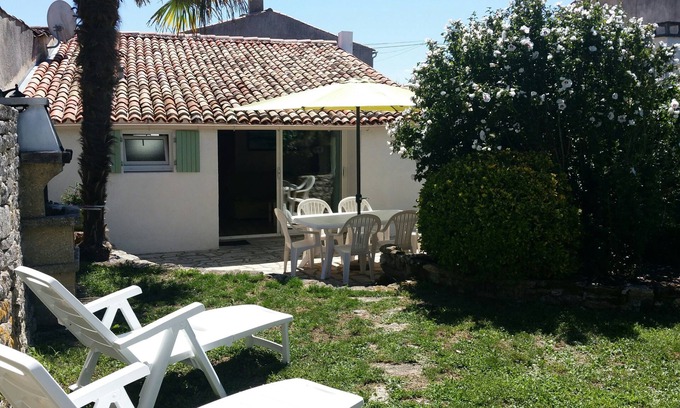 Bourcefranc-le-Chapus House | Tranquil Retreat by the Ocean with Top-Rated Amenities