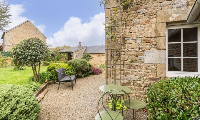 Coulouvray-Boisbenatre Cottage | Cozy Gite Coulouvray-Boisbenâtre with Spa and Kitchen