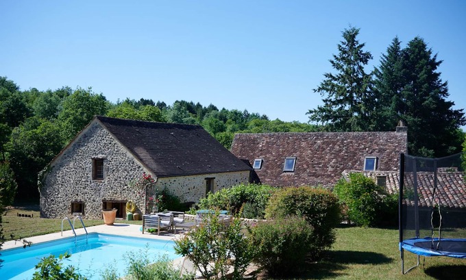Le Buisson-de-Cadouin Villa | Private Pool Retreat with Top Guest Rating of 9.6/10