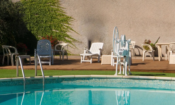 Montbrun-des-Corbieres Cottage | Cozy Cottage for Two with Private Pool and Ocean Views