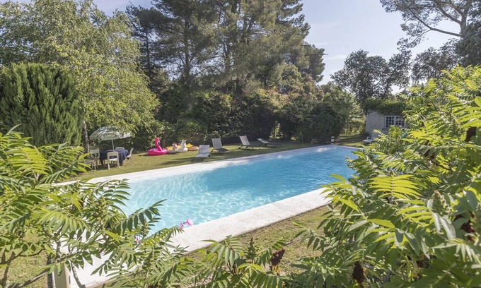 Saint-Etienne-du-Gres House | Elegant 18th Century Farmhouse with Garden near Saint Rémy