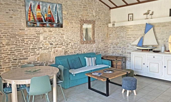 Saint-Georges-d'Oleron House | Guest Rated Villa Saint-Georges-d'Oléron with Spa & Kitchen