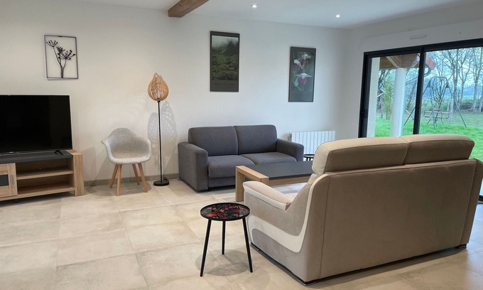 Saint-Georges-du-Rosay Cottage | Cozy Gite Saint-Georges-du-Rosay with Kitchen & Spa