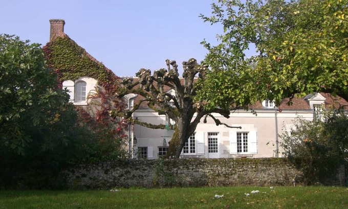 Saint-Georges-sur-Cher Cottage | Inviting Gite Saint-Georges-sur-Cher with Spa & Breakfast