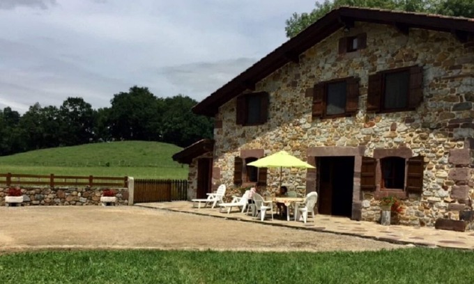 Saint-Jean-Pied-de-Port House | Inviting Character House with Mountain View and Pool Access