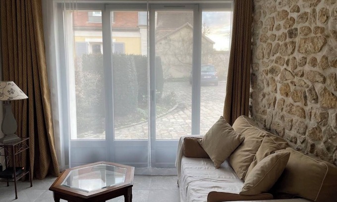 Saint-Nom-la-Breteche House | Charming newly renovated 1 bedroom house in St-Nom-la-Bretèche with fibre WiFi