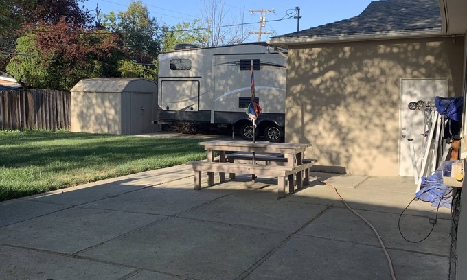 Stockton House | Conveniently Located RV Near Country Clubs & Universities