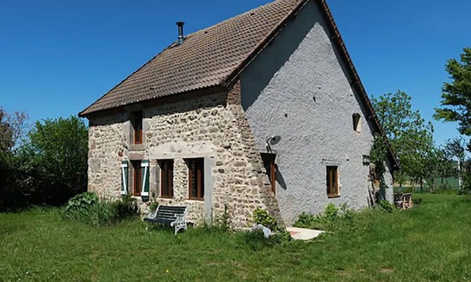 Genouillac House | Charming gîte with view near swimming lake