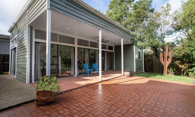 Tyler House | Cozy Garden Oasis Studio with Kitchen & Kid-Friendly Perks