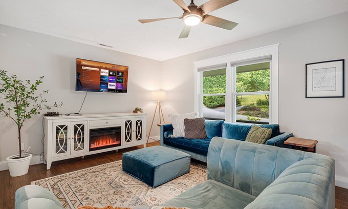 Weaverville House | Prime Location for Dining & Parks - Guest Rated 10/10!