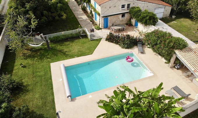 Benet House | Relaxing Gîte with Pool in the Beautiful Marais Poitevin