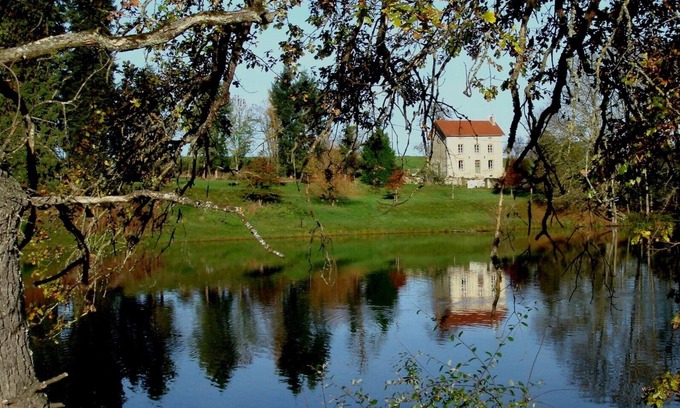 Peyrat-la-Noniere Cottage | Elegant Gite in Peyrat La Nonière with Castle and Lake