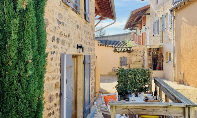 Lancie House | Exceptional Gîte with Kitchen in Beaujolais - Rated 10/10
