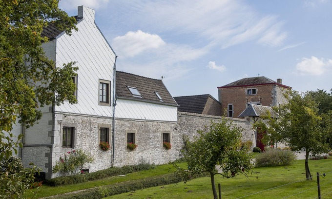 Heron House | Enchanting Gîte with Spa and Hot Tub in Serene Nature