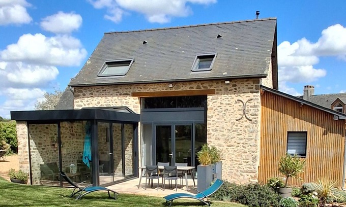 Alexain Cottage | Perfect Getaway at Gite Alexain with Spa & Family Amenities