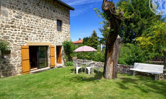 Marols Cottage | Cozy Gite Marols: Family-Friendly Stay with Spa & Breakfast