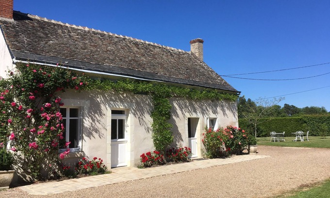 Continvoir Cottage | Inviting Gite with Pool and Ocean Views - Guest Rated 9.8